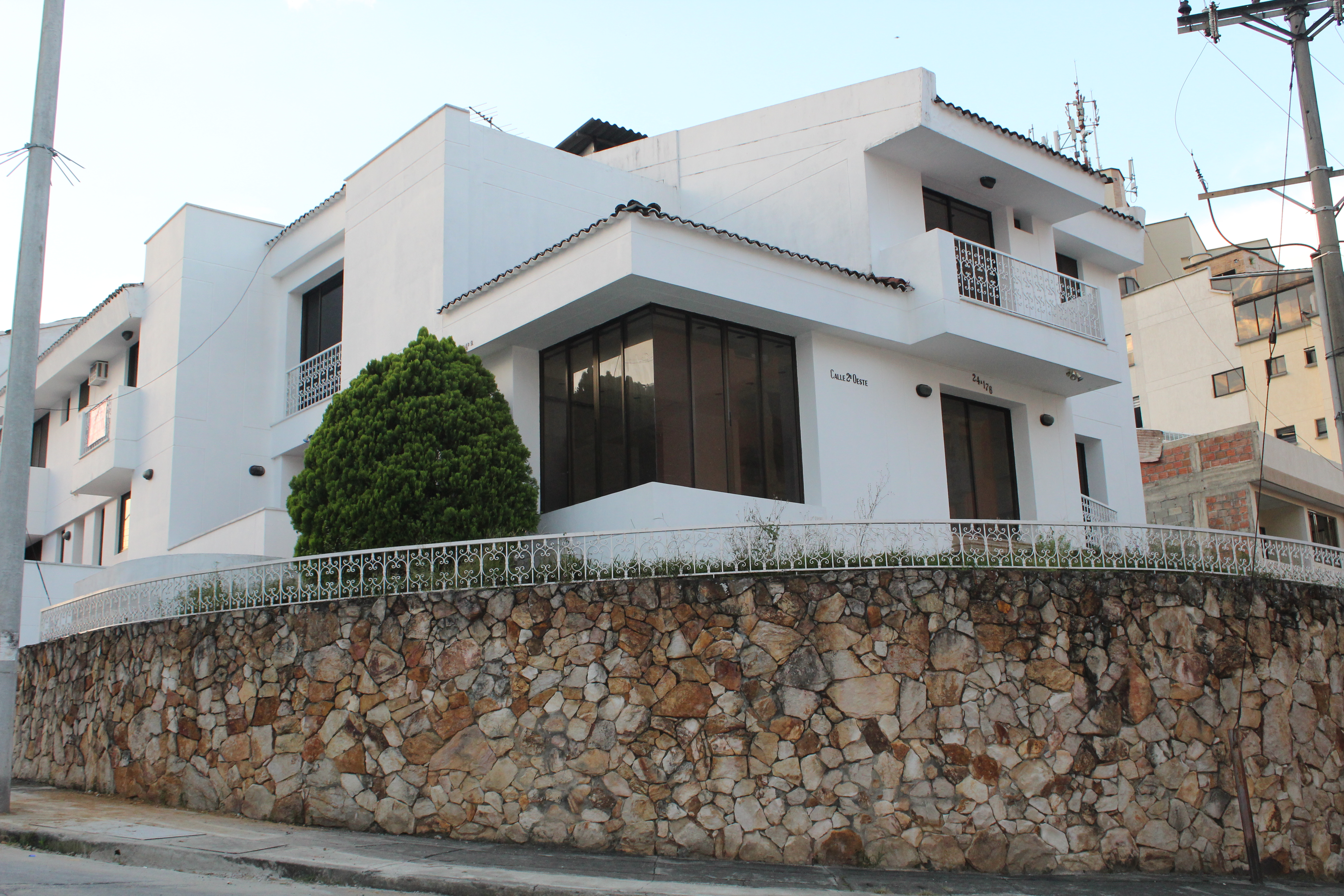 Vendo Casa Esquinera Unifamiliar en Miraflores, Cali