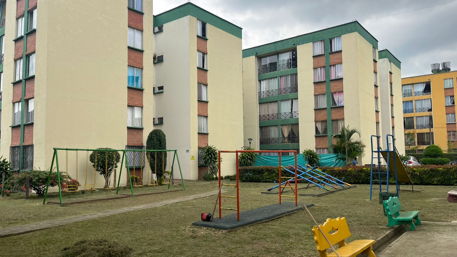 Vendo Apartamento 2do Piso Torres de Comfandi, Cali