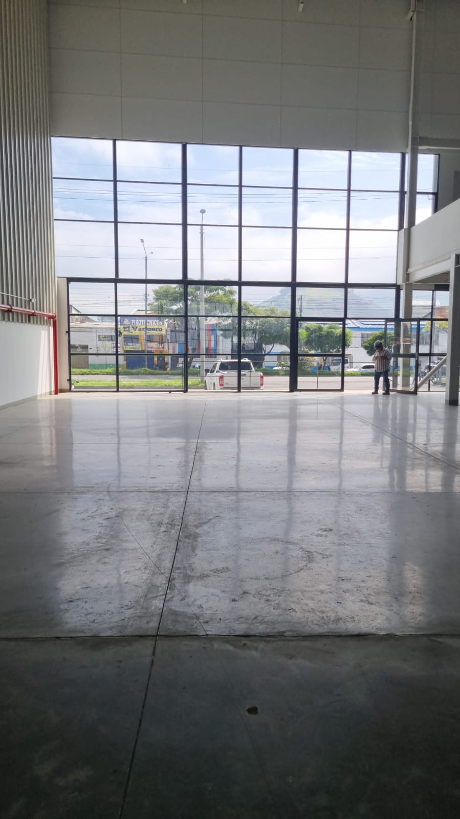 Bodega comercial en la villa para alquiler 