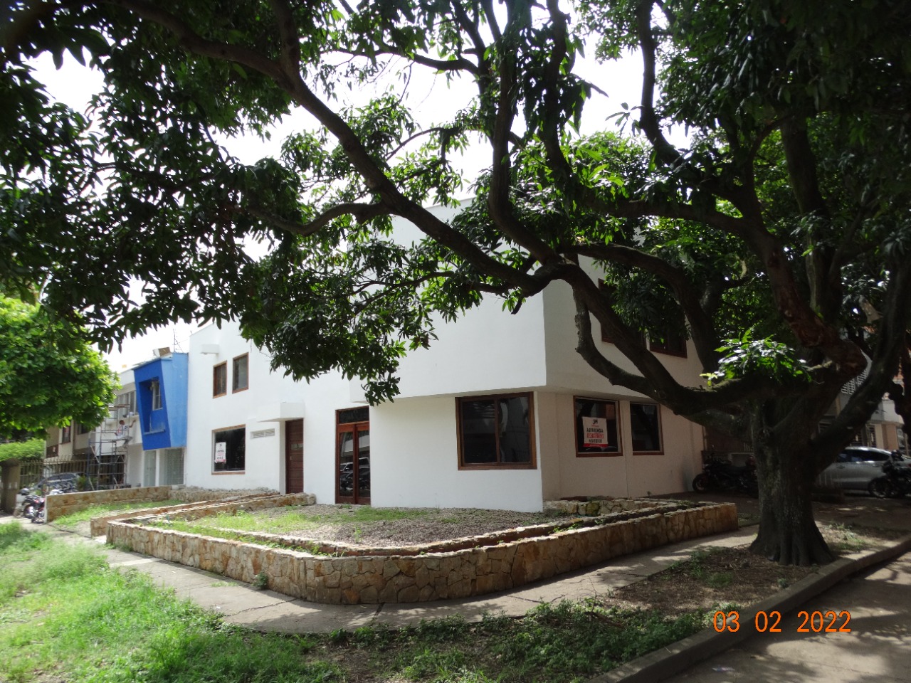 CASA LOCAL COMERCIAL, USO MIXTO !