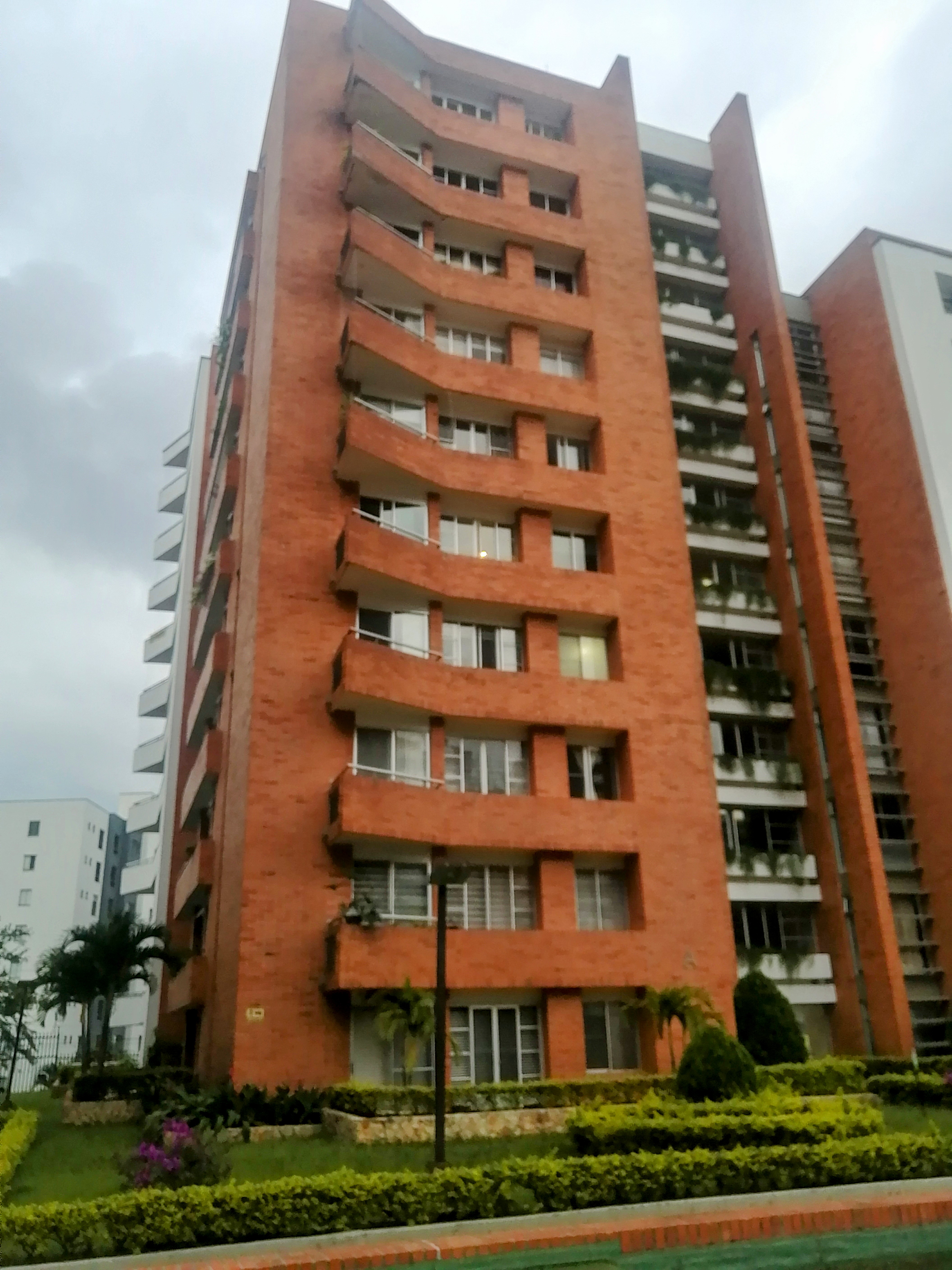 VENDEMOS LINDO APARTAMENTO EN TORRES DE CAMELOT