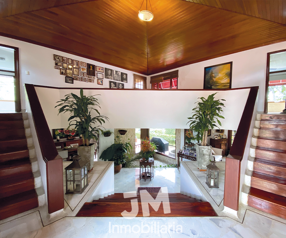 CASA EN VENTA EN LOMA DE LA RIVERITA