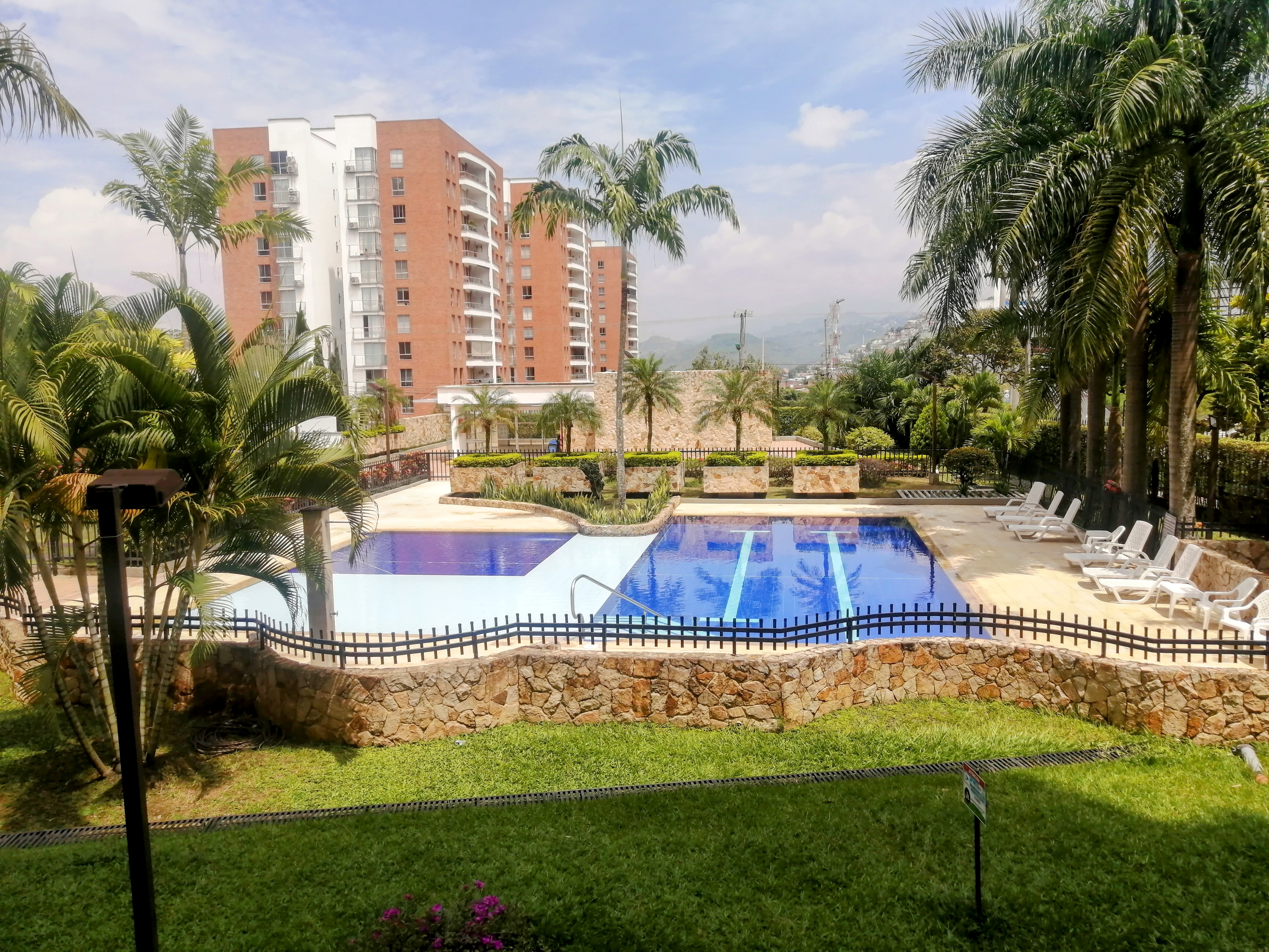 VENDEMOS LINDO APARTAMENTO EN TORRES DE CAMELOT