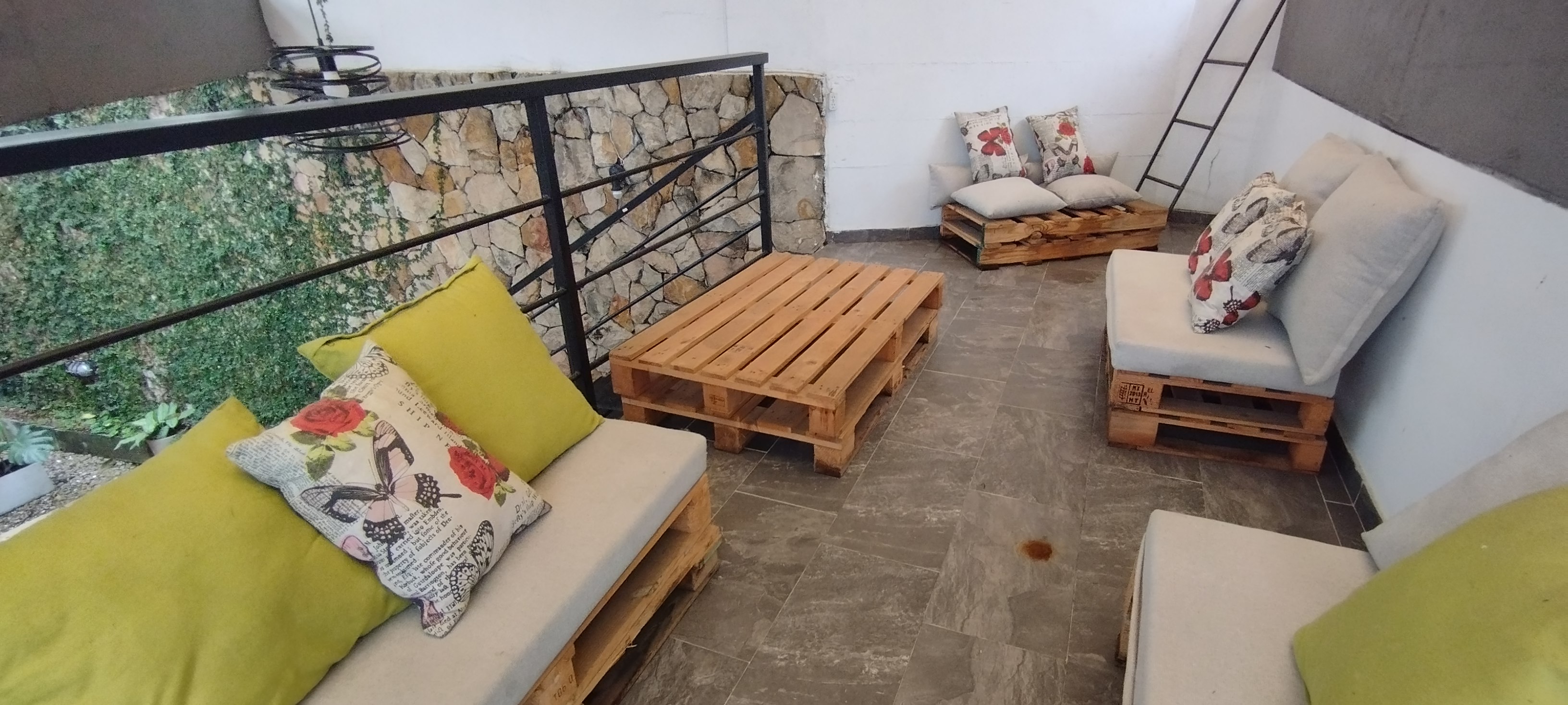VENDO APARTAMENTO DE DOS DORMITORIOS EN EL BARRIO EL PEÑON - CALI