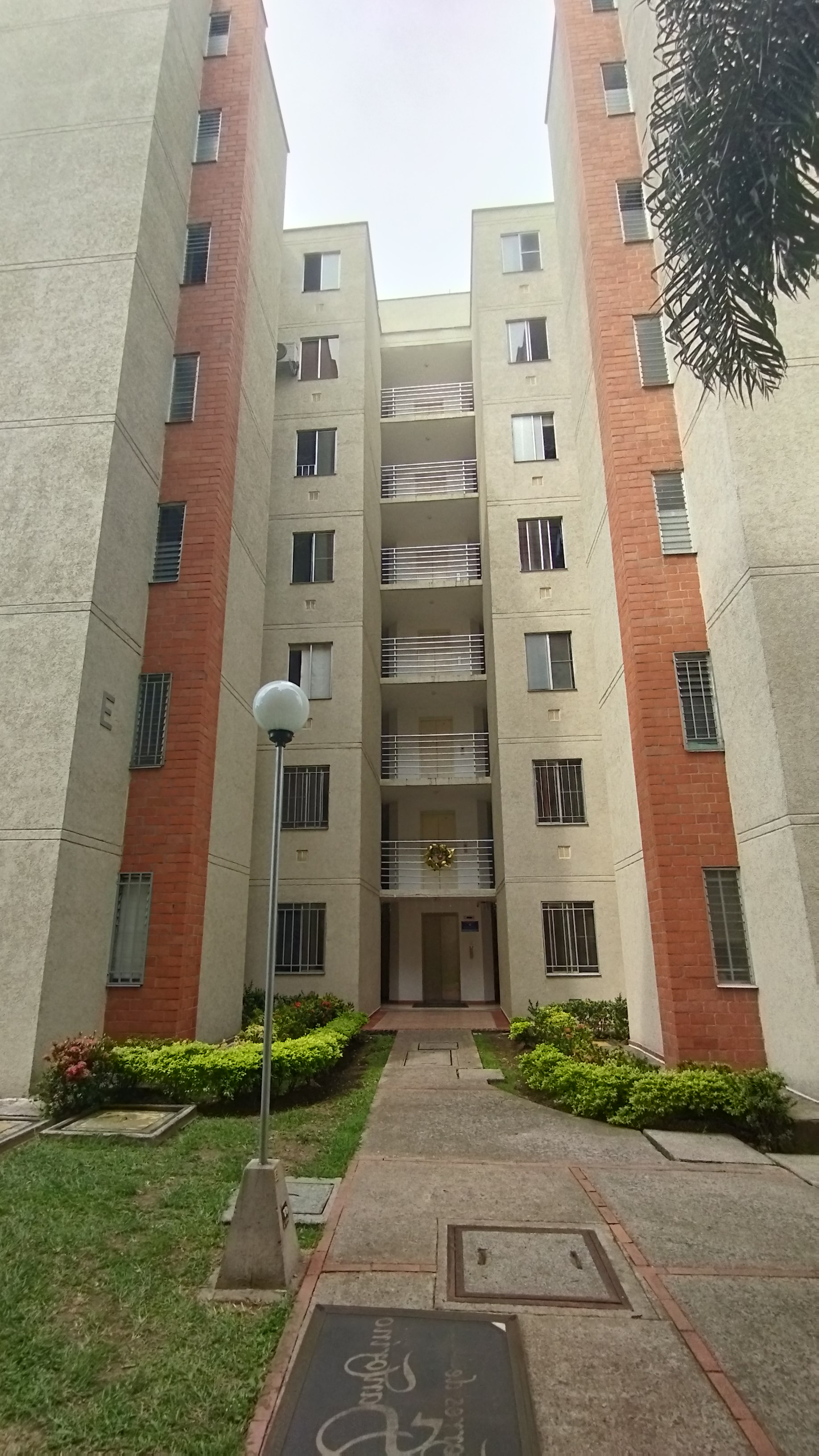 APARTAMENTO EN VENTA EN TORRES DE SANTORINO CALI