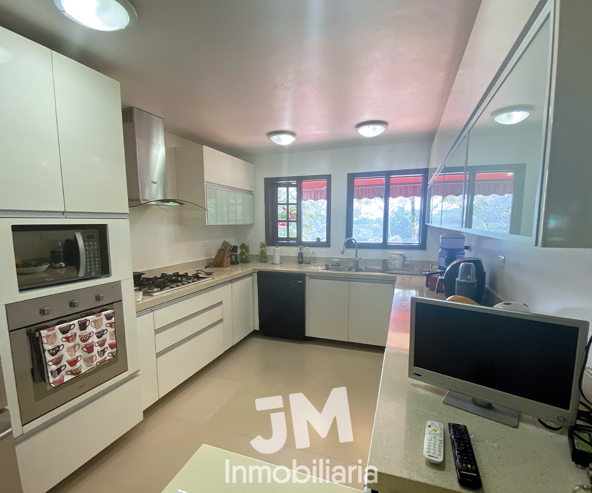 CASA EN VENTA EN LOMA DE LA RIVERITA