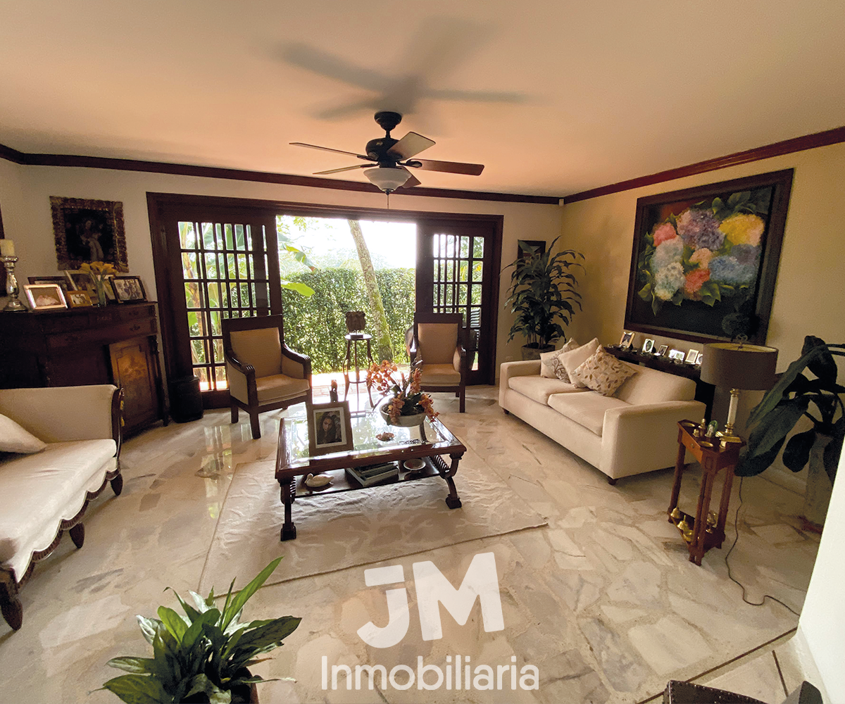 CASA EN VENTA EN LOMA DE LA RIVERITA