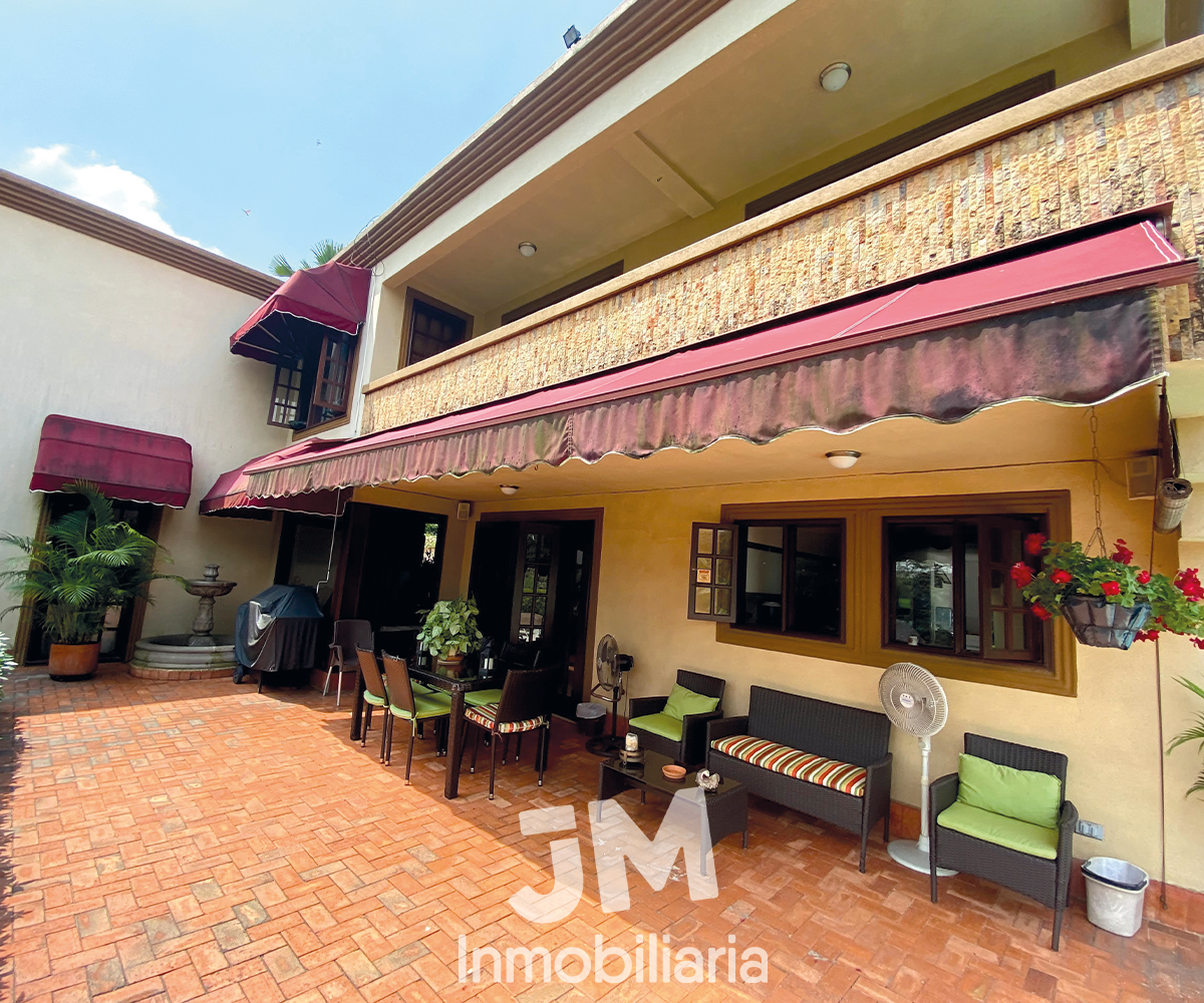 CASA EN VENTA EN LOMA DE LA RIVERITA