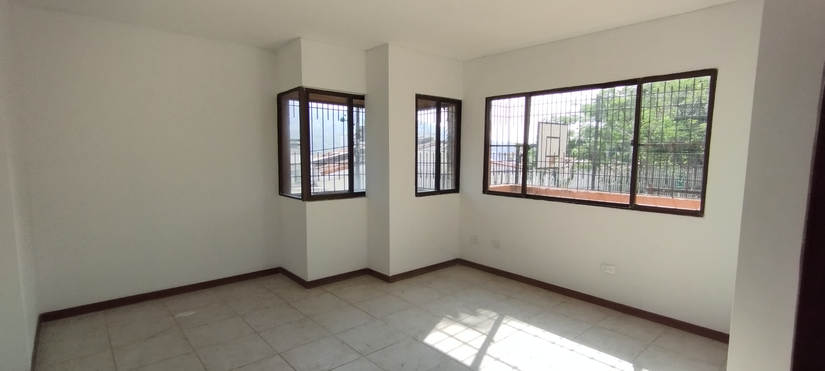 APARTAMENTO EN LA ARBOLEDA CALI