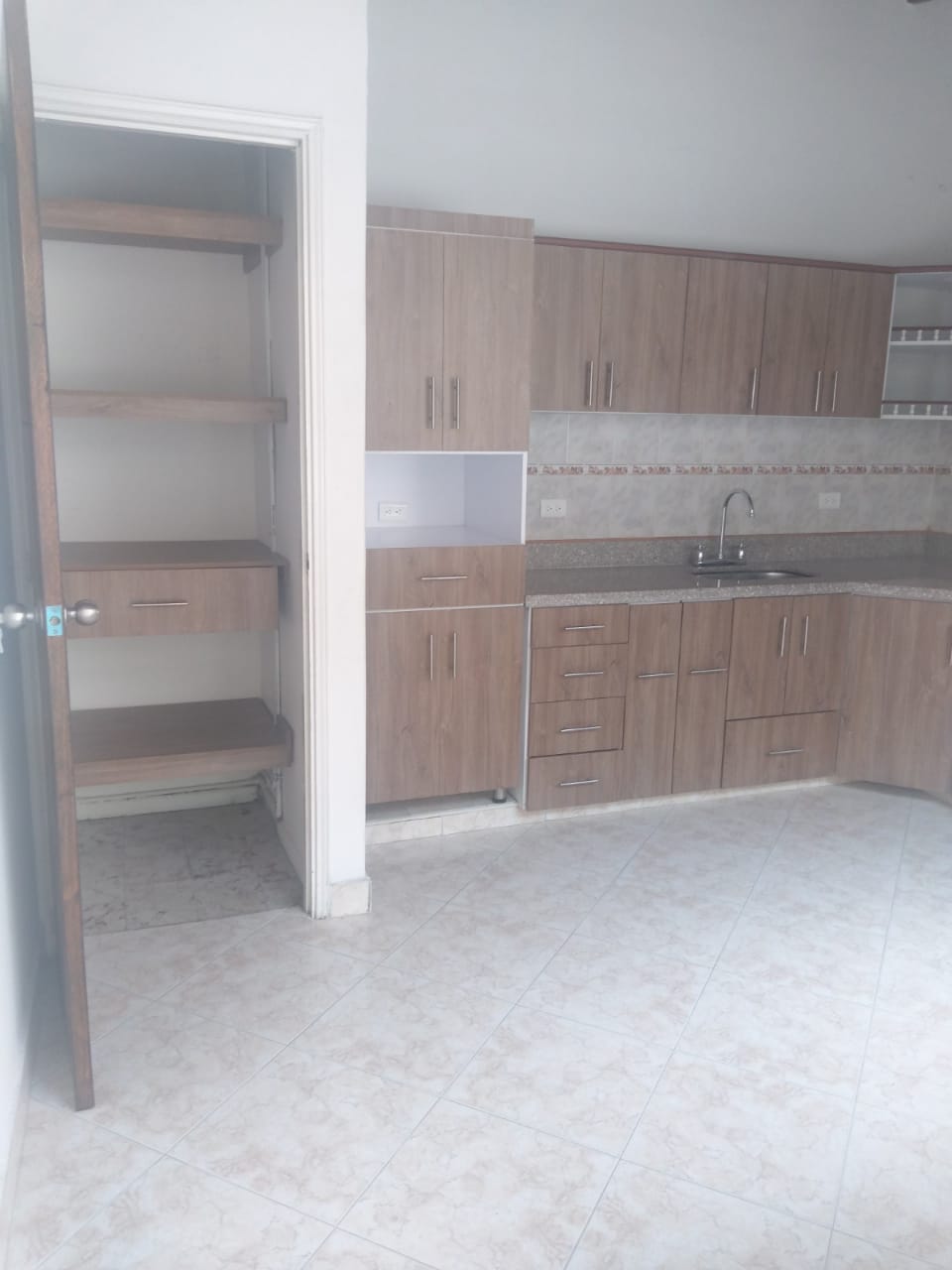 SE ARRIENDA CASA EN LAURELES MEDELLIN