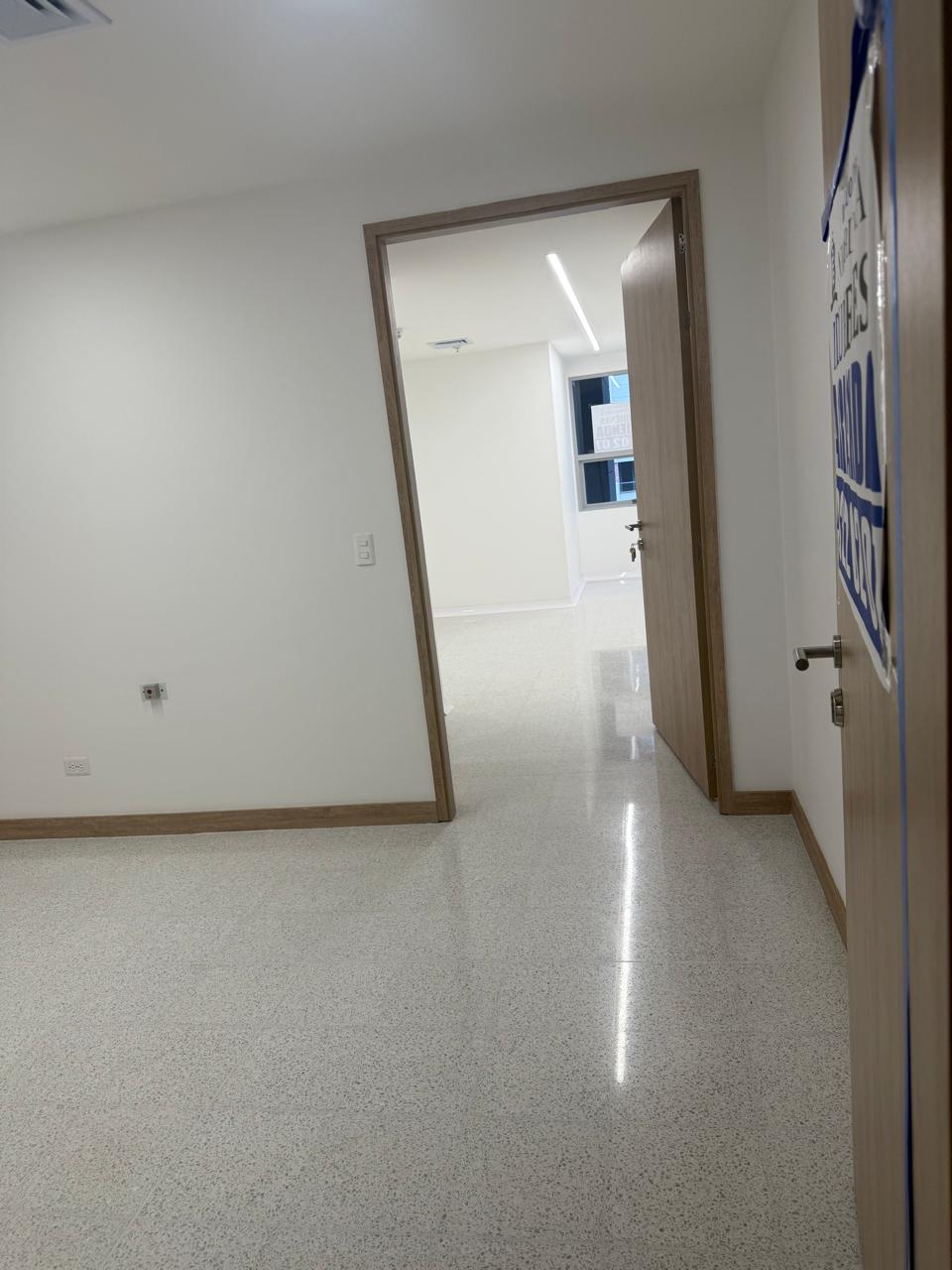 SE ARRIENDA CONSULTORIO MEDICO EN CIUDAD DEL RIO MEDELLIN