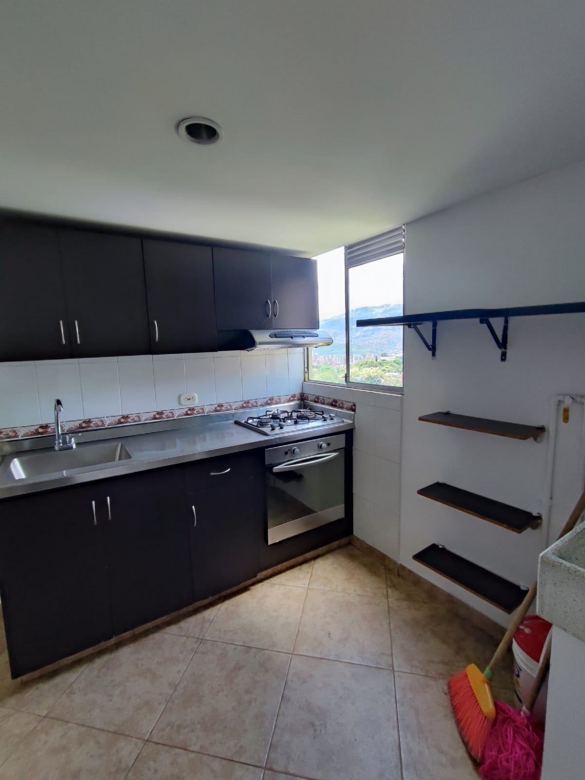 SE ARRIENDA APARTAMENTO EN BUENOS AIRES MEDELLIN