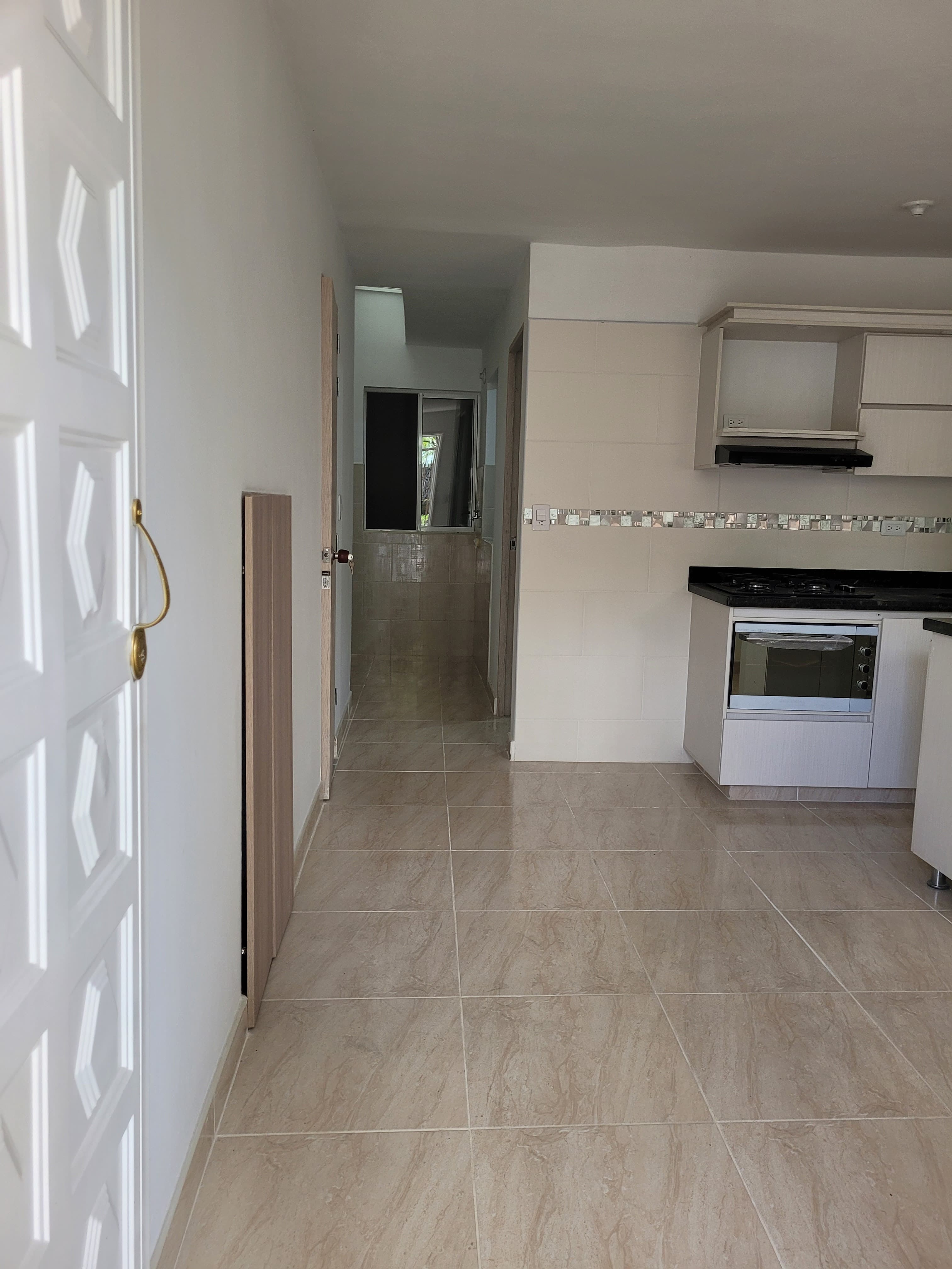 EDIFICIO DE 3 PISOS EN VENTA – ALMERÍA