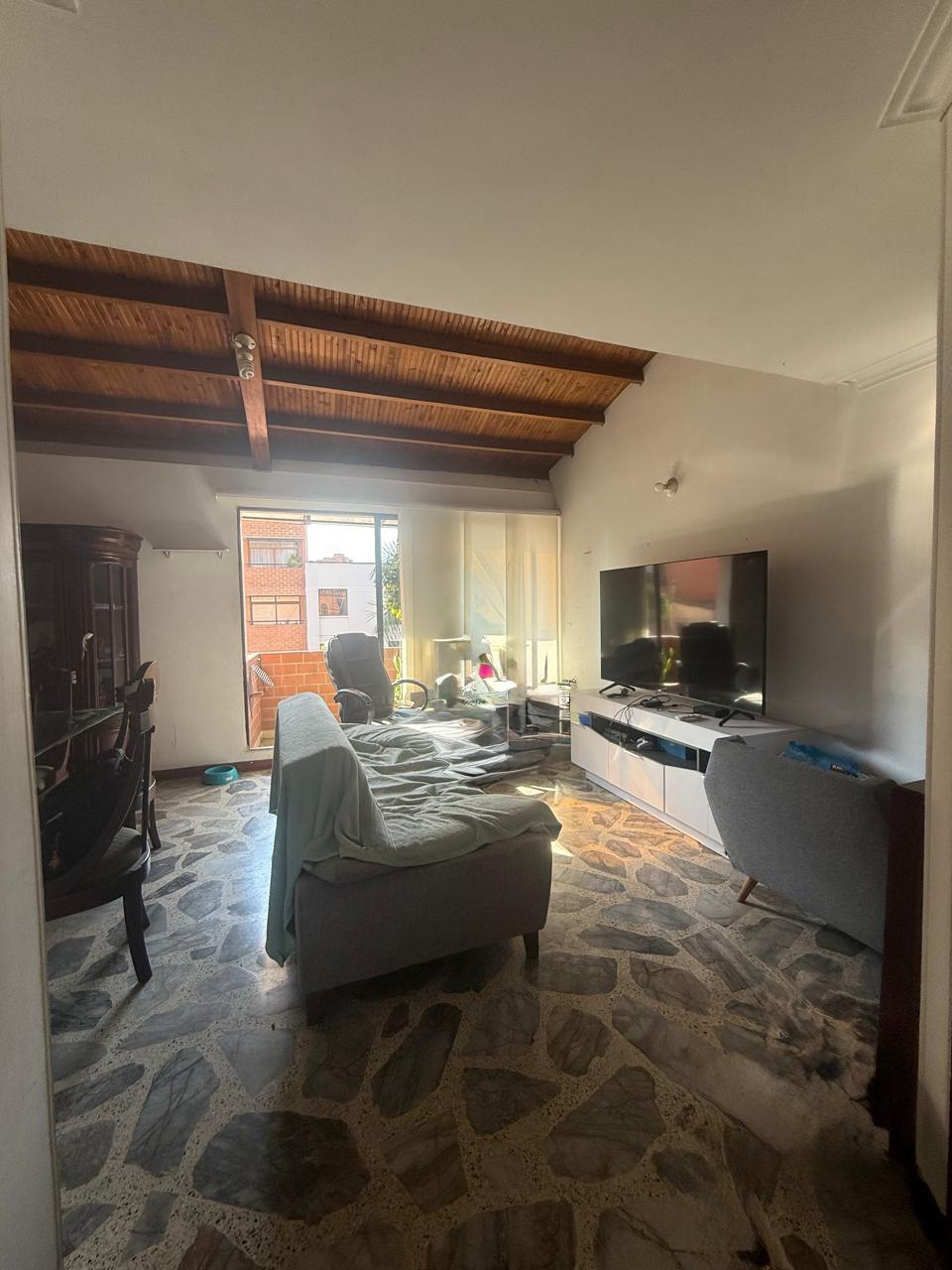 SE VENDE APARTAMENTO EN LAURELES MEDELLIN