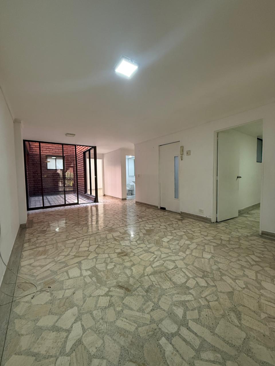 APARTAMENTO EN ARRIENDO EN PRIMER PISO, SECTOR SIMON BOLIVAR