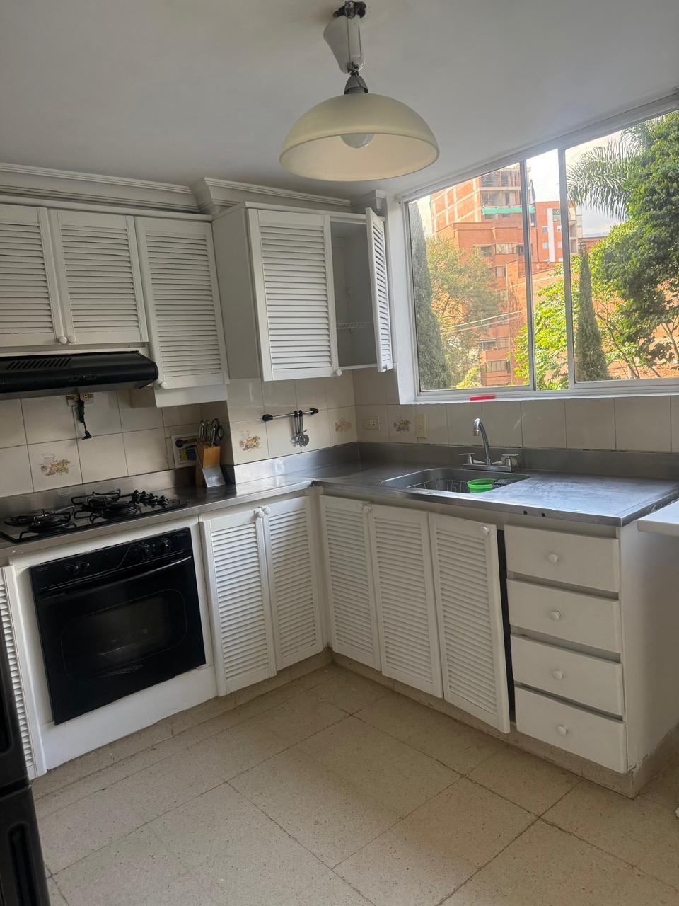 SE ARRIENDA APARTAMENTO EN LAURELES MEDELLIN