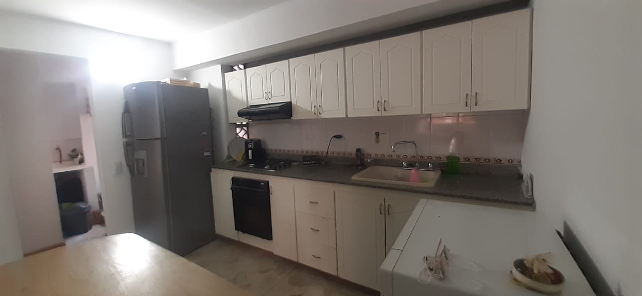 SE VENDE APARTAMENTO EN LAURELES MEDELLIN