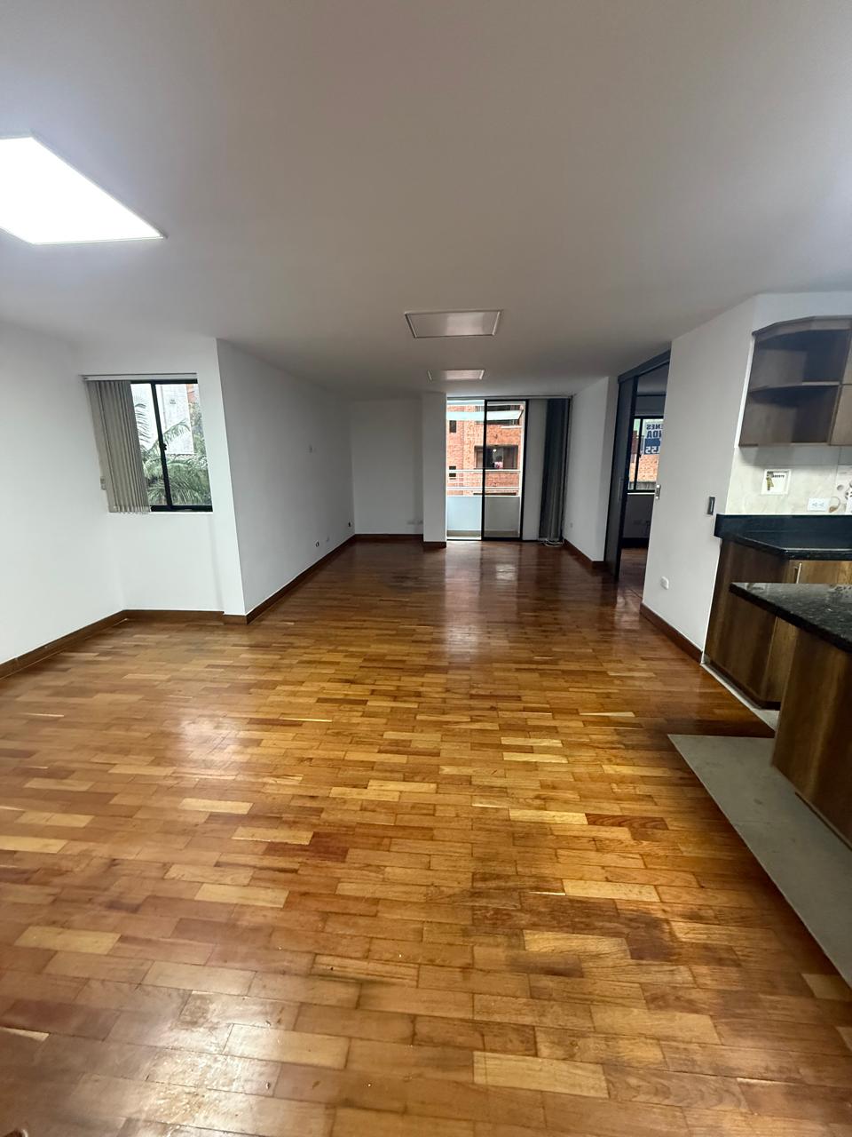 SE ARRIENDA APARTAMENTO DUPLEX EN LAURELES SEGUNDO PARQUE