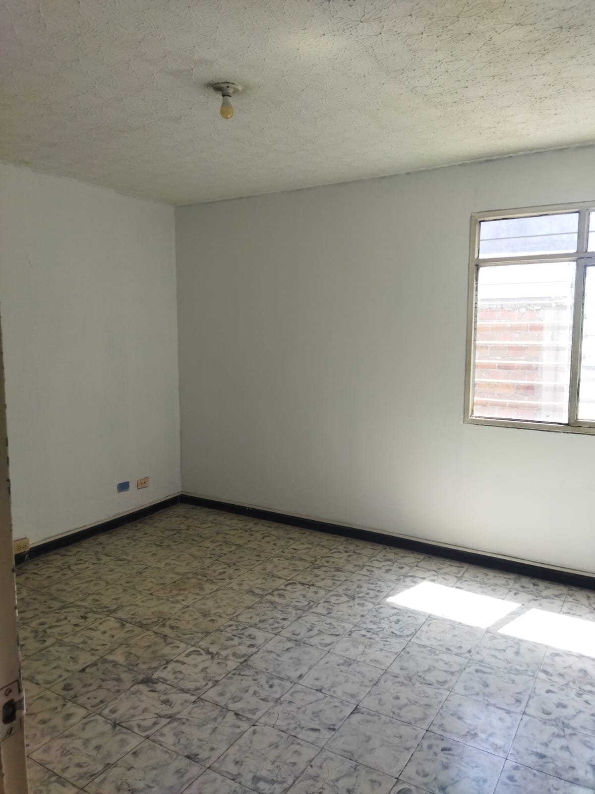 APARTAMENTO PISO 2 - BARRIO CHAMPAGNAT - CALI