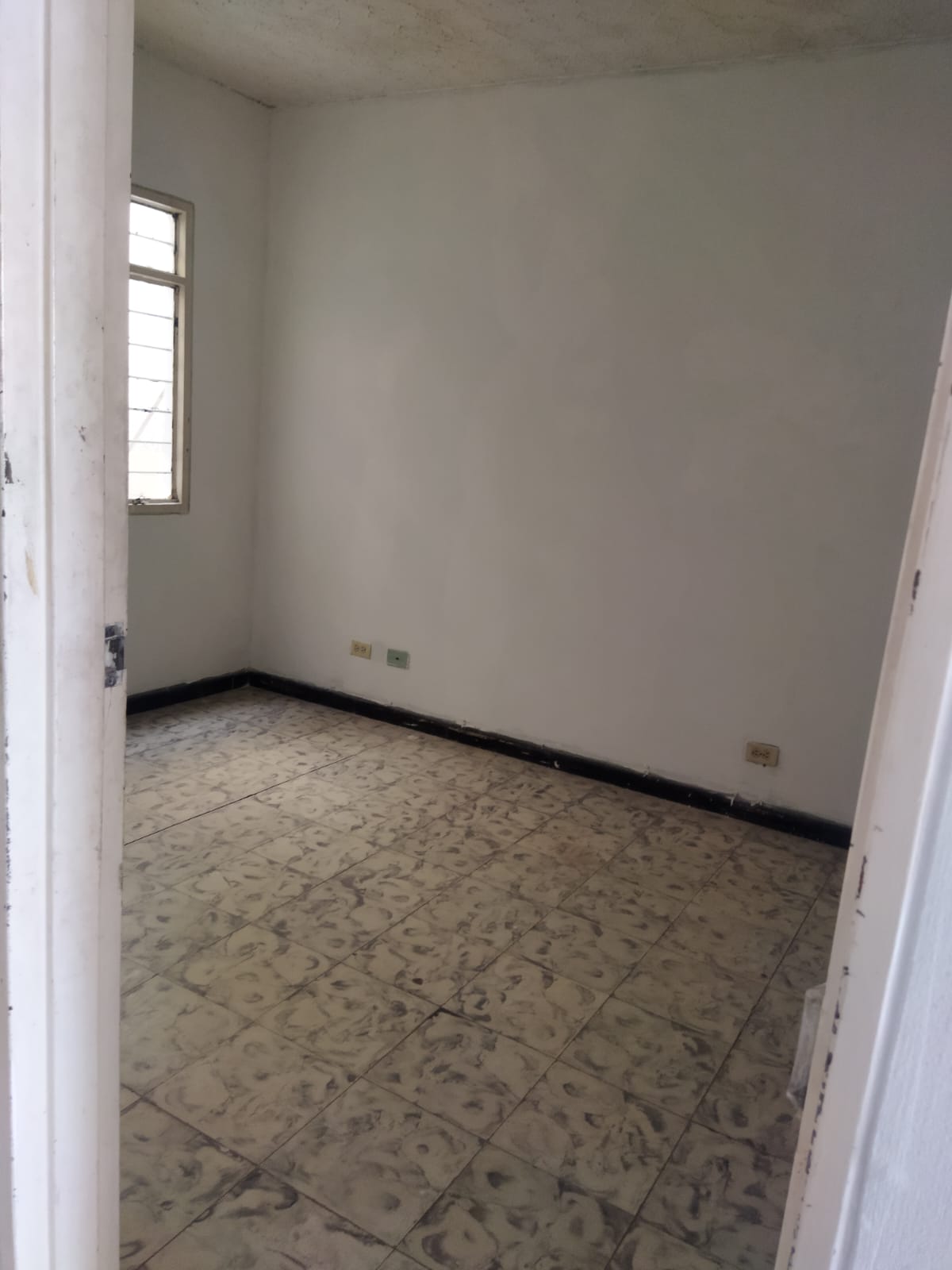 APARTAMENTO PISO 2 - BARRIO CHAMPAGNAT - CALI