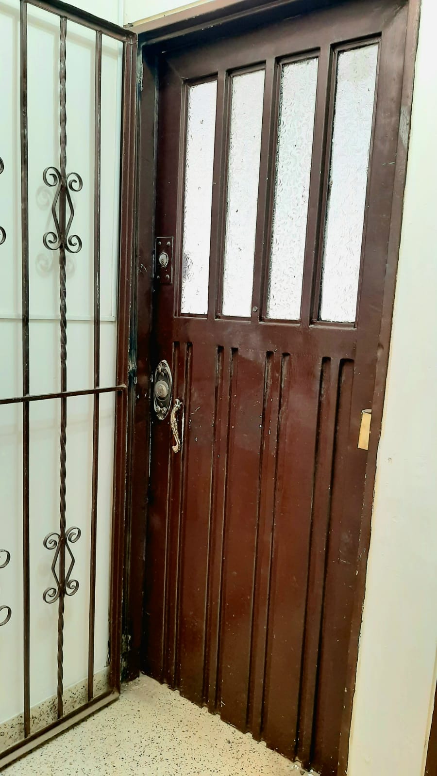 APARTAMENTO PISO 2 - BARRIO CHAMPAGNAT - CALI