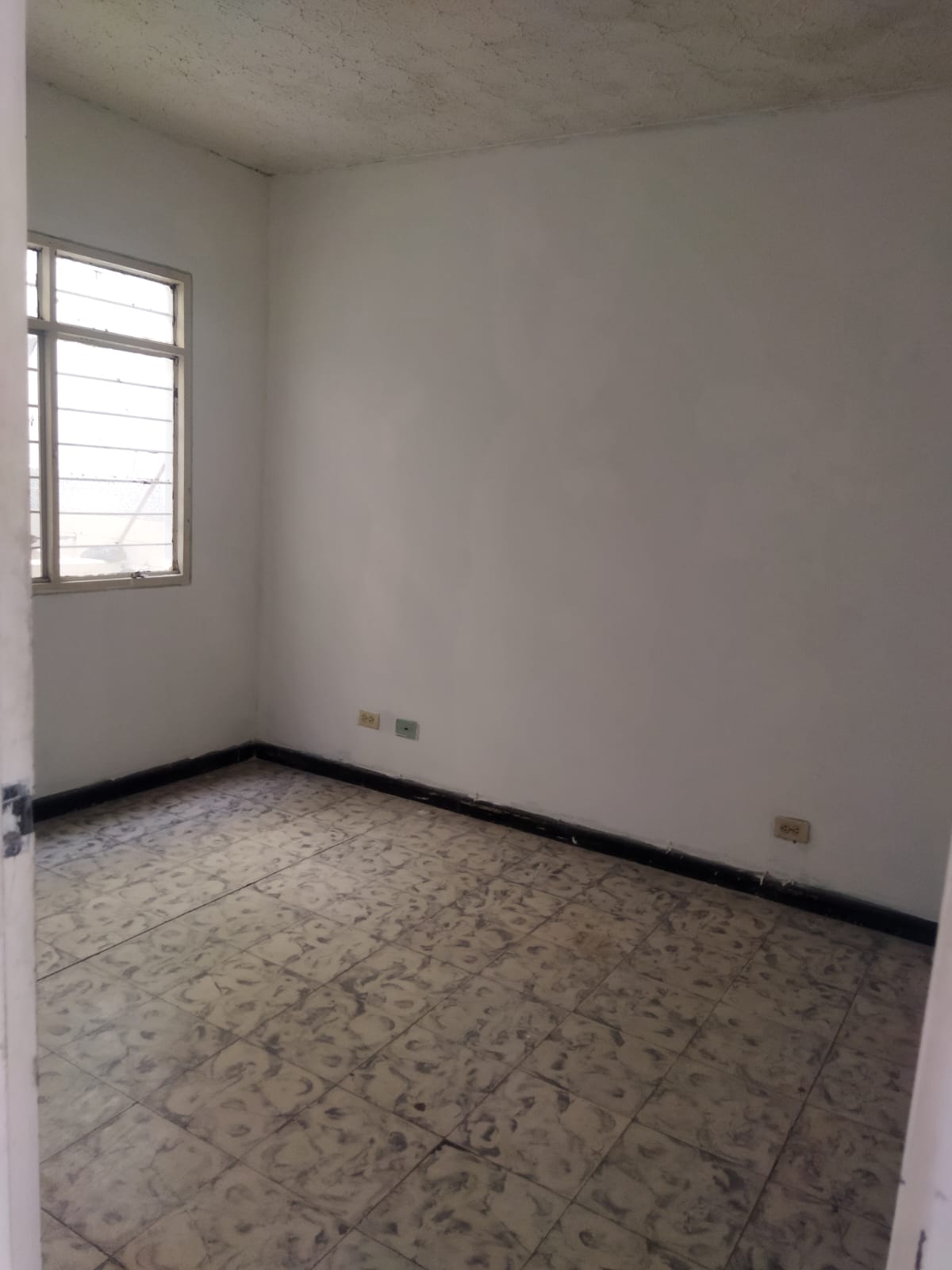 APARTAMENTO PISO 2 - BARRIO CHAMPAGNAT - CALI