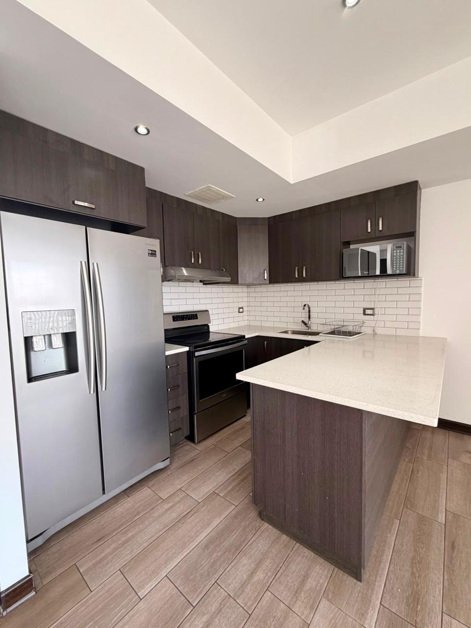 Apartamento en Edificio Tres 15, Zona 13 - 2 habitaciones Ref-5985 - Image 2