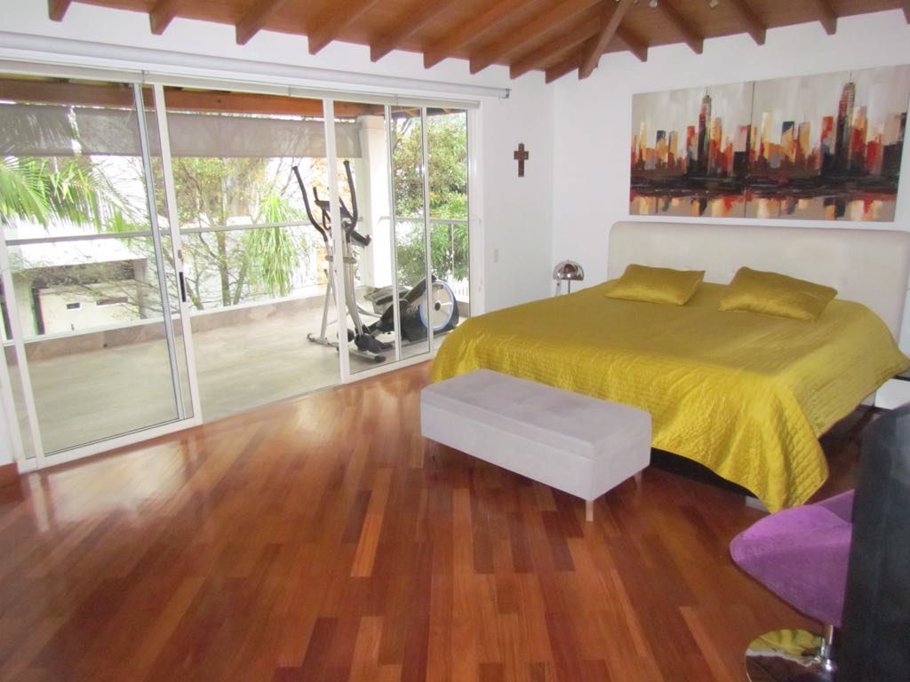 Casa en venta en Envigado loma Benedictinos
