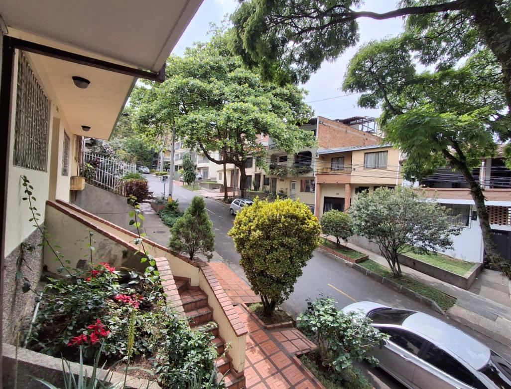 CASA PARA VENTA EN SANTA MONICA LAURELES, MEDELLIN