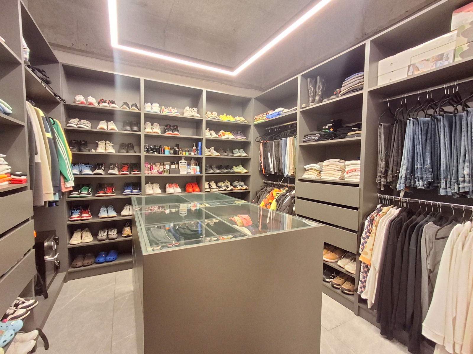 Apartamento en venta Medellín poblado transversal superior con Balsos