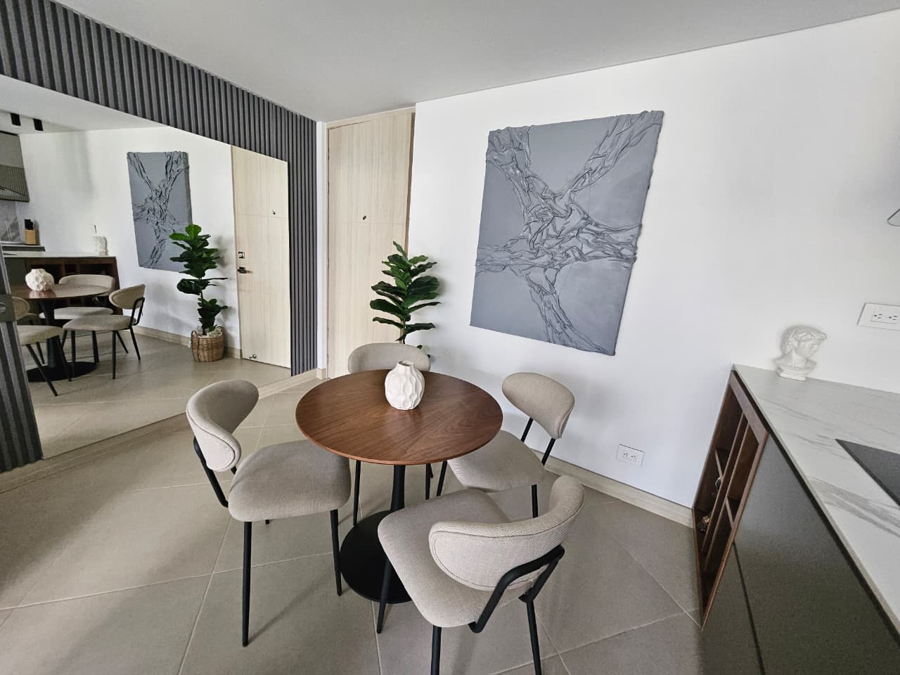 Apartamento amoblado para la venta en Camino Verde Envigado