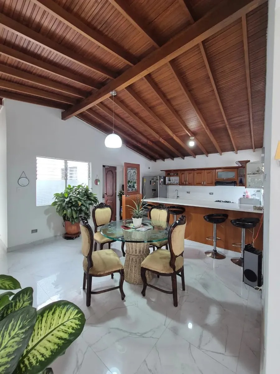 Casa para venta en Medellín laureles 2 piso con parqueadero