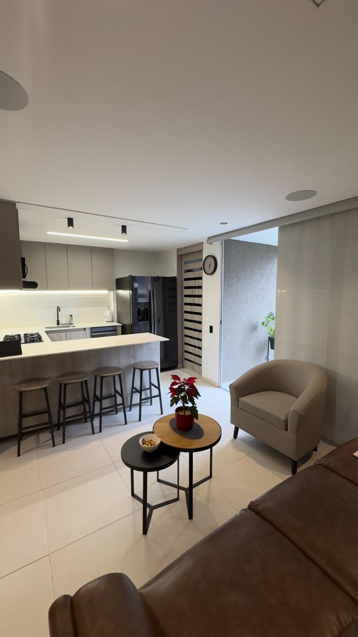 Venta De Hermoso  Apartamento En Los Colores Medellín