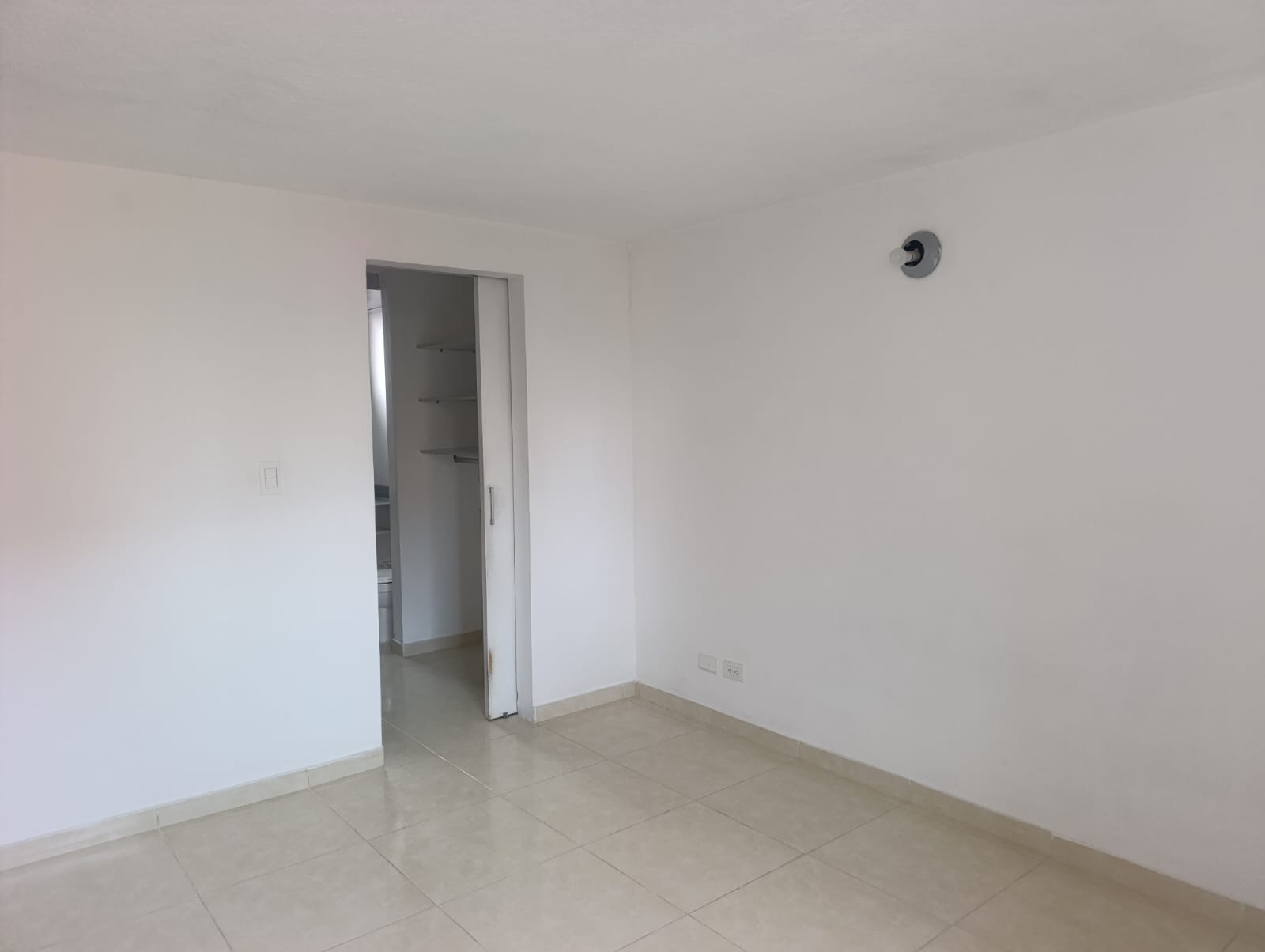 Apartamento en venta Medellín  Loma de los Bernal parte baja