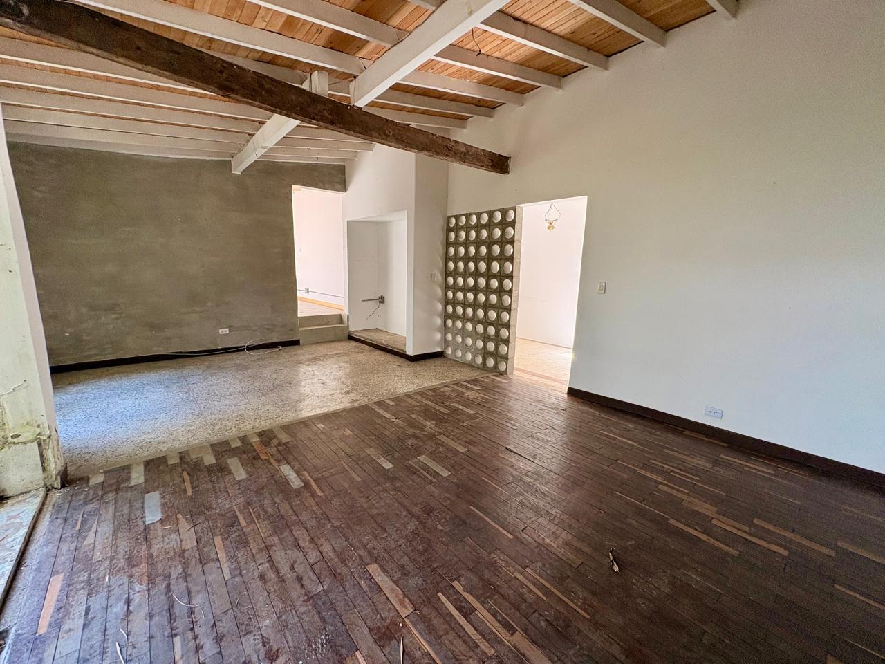 Casa Lote para venta en Poblado  Castropol