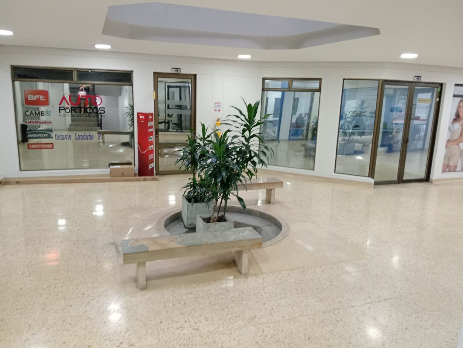 OFICINA A LA VENTA EN EL POBLADO