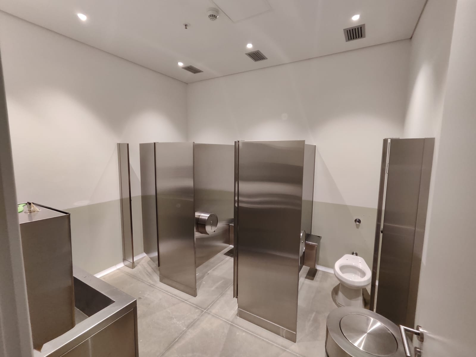 Edificio industrial para venta en sector  la aguacatala   Medellin