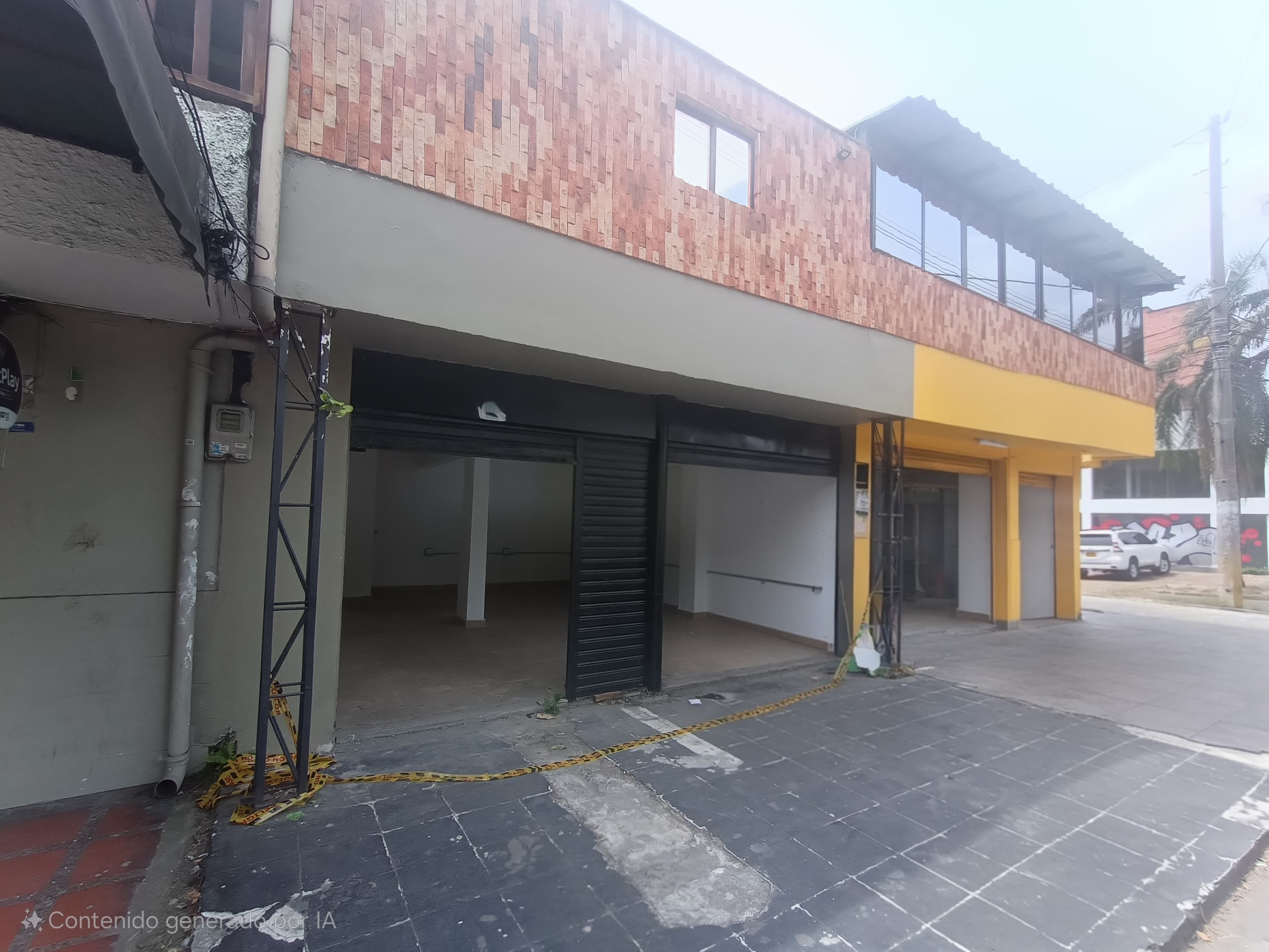Local comercial para renta en avenida principal sobre la 80