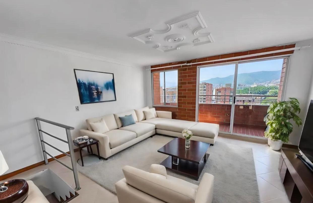 Apartamento Duplex en Venta en San Joaquin Laureles Medellin