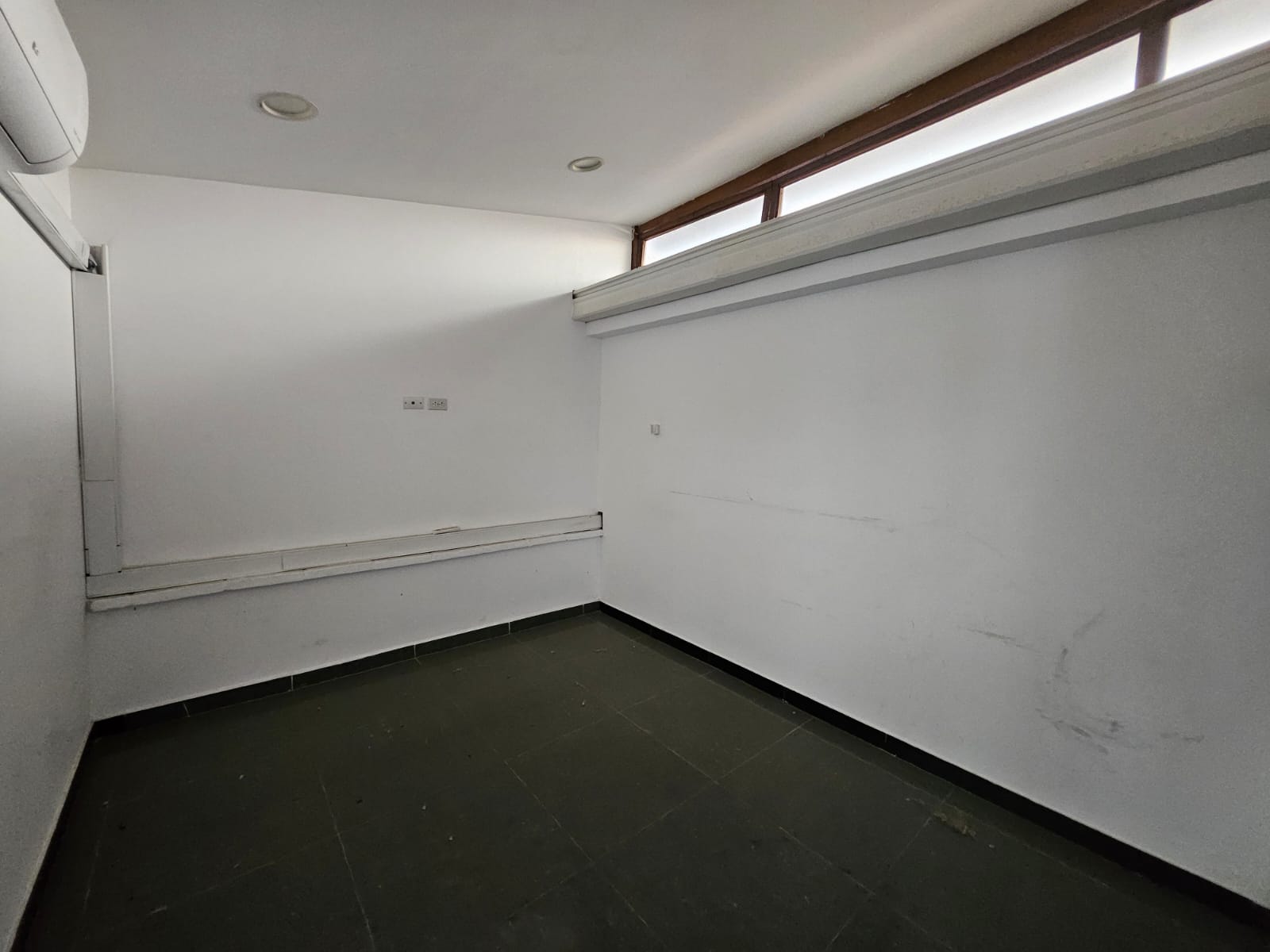 Casa comercial para arriendo en La 80 Floresta