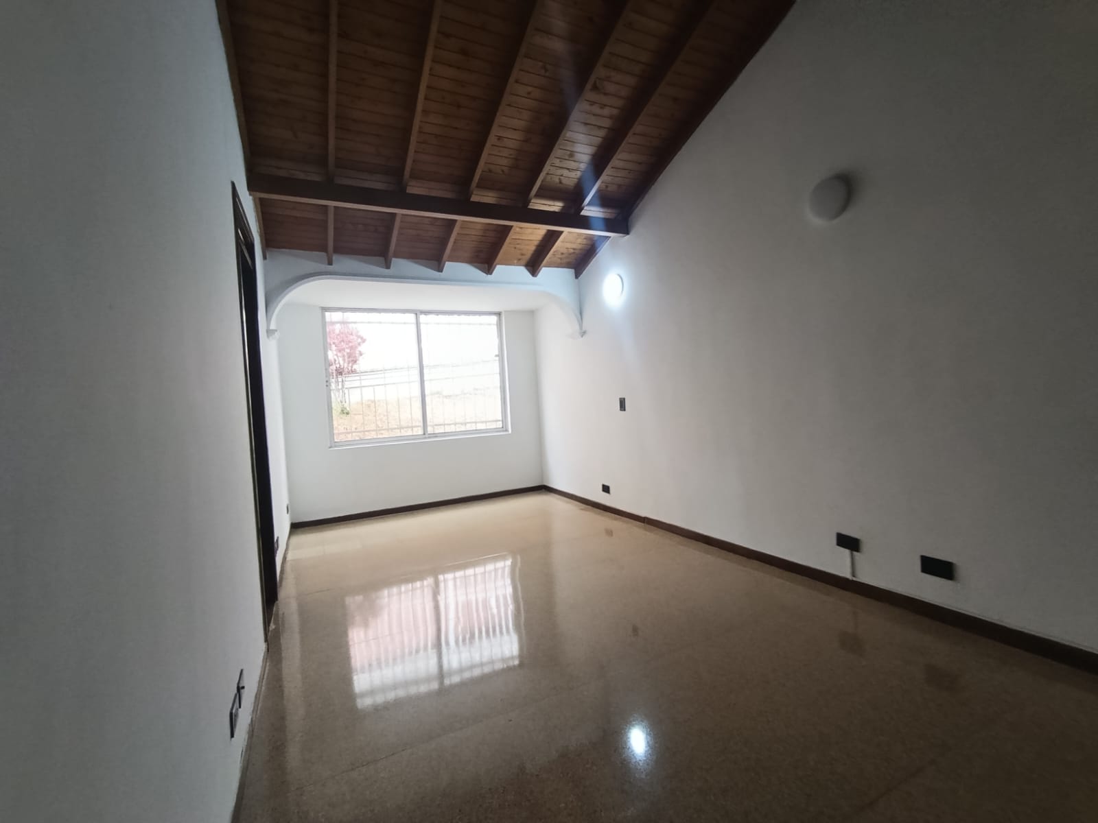 Casa para Arriendo  en Loma de los Bernal Medellín