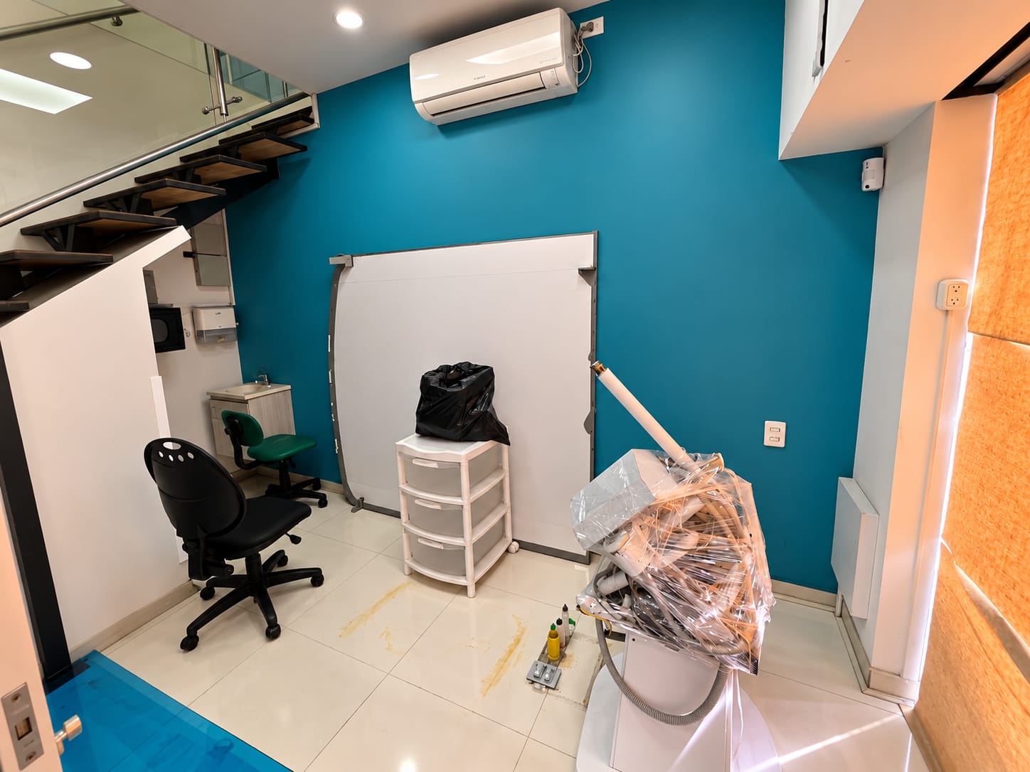 Local comercial en venta Sabaneta – A una cuadra del parque