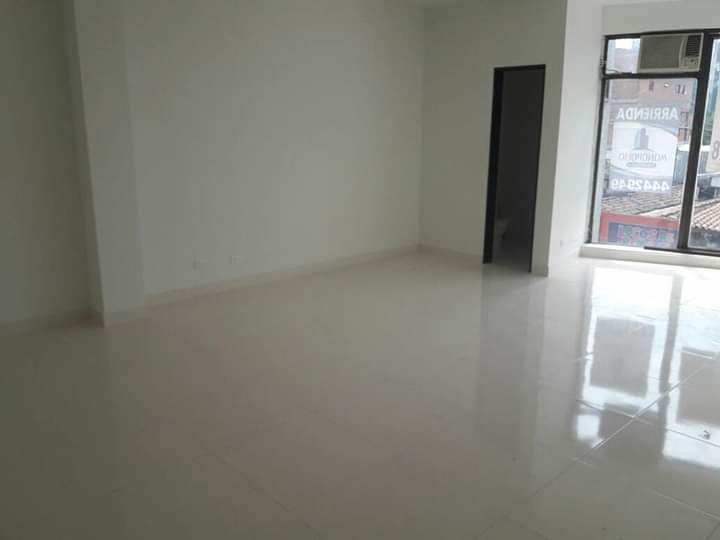 OFICINA A LA VENTA EN EL POBLADO