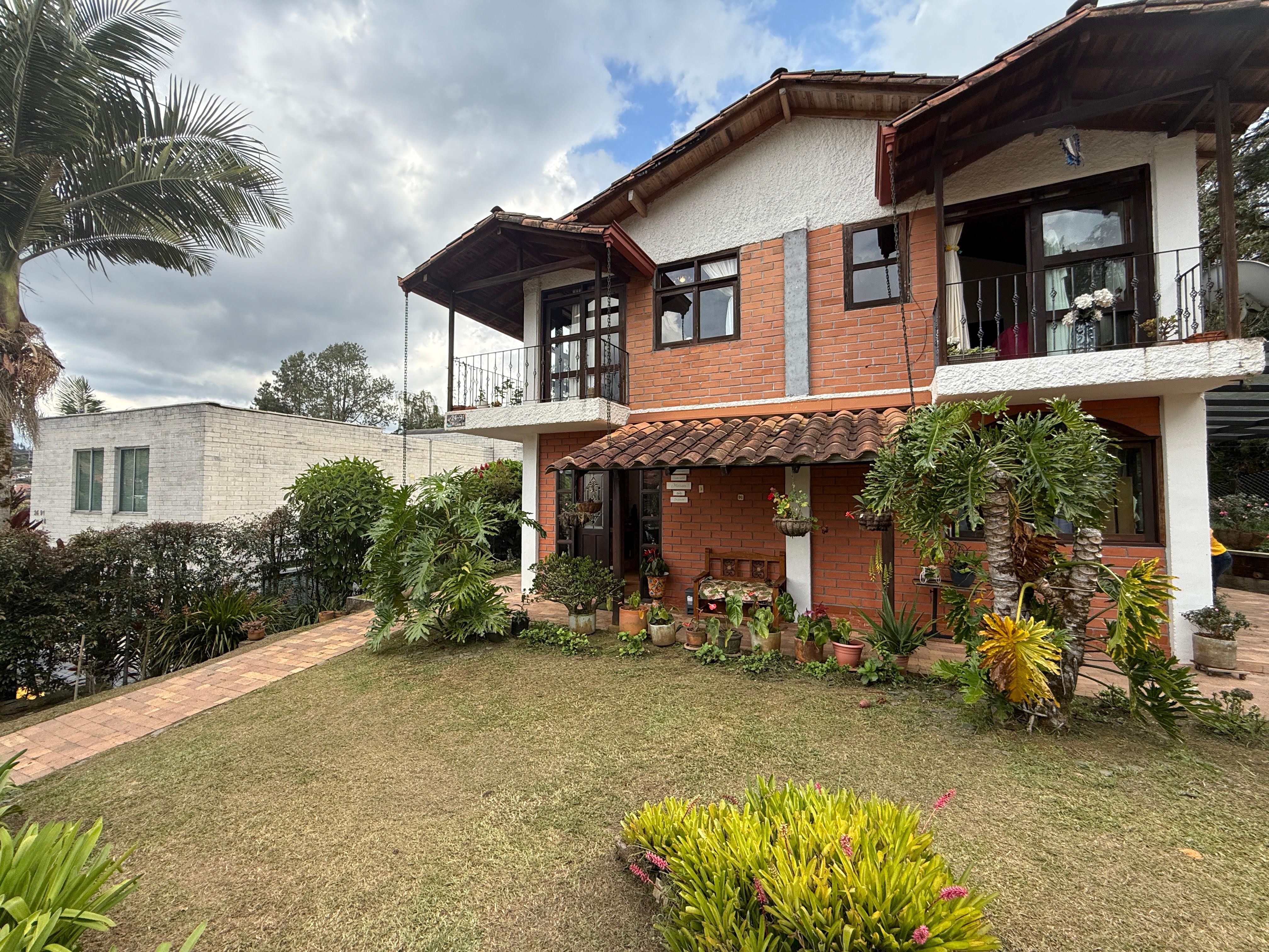 Venta de casa en El Retiro Sector Martin Pescador