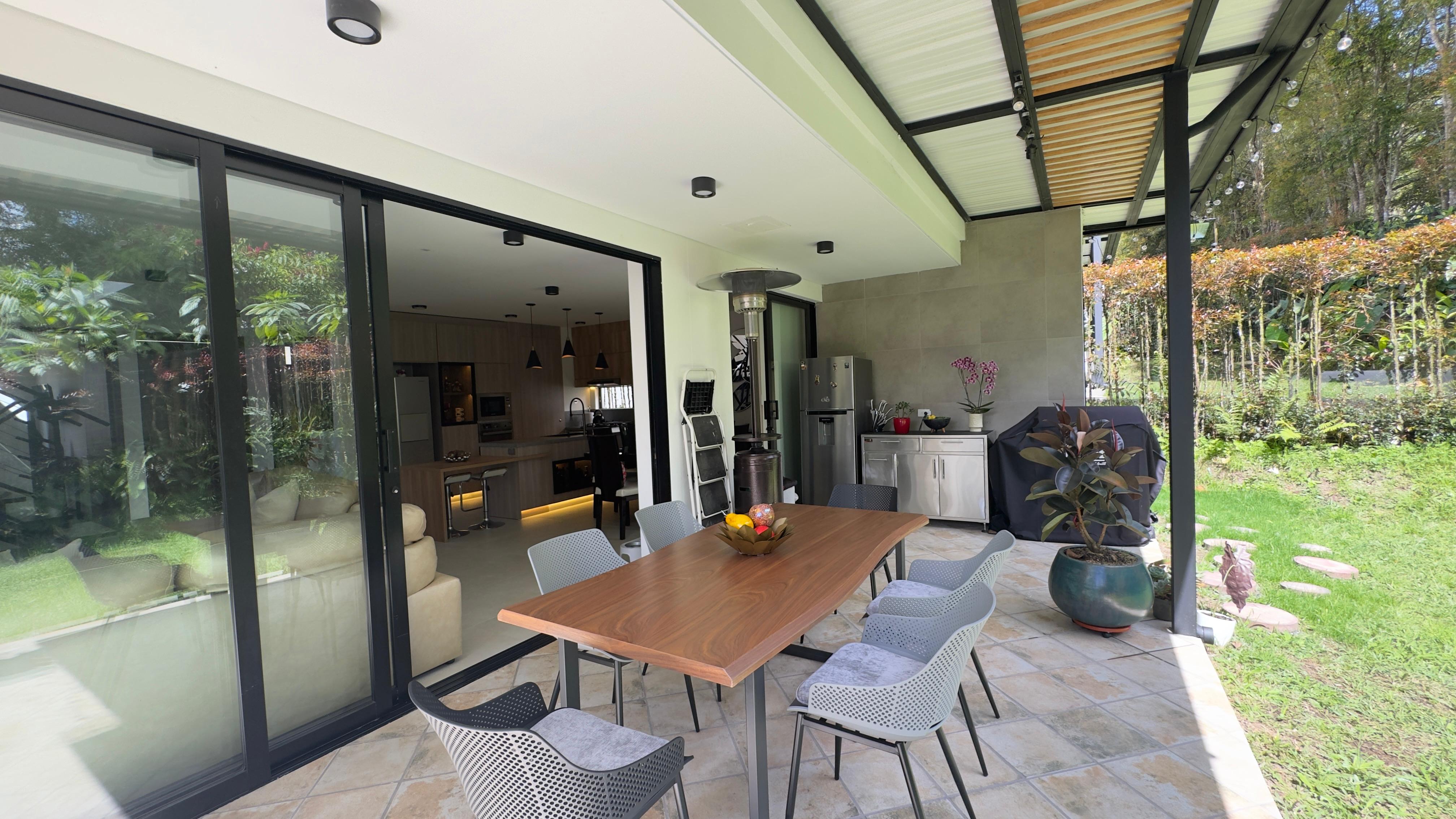 Venta de casa en El Retiro Macedonia