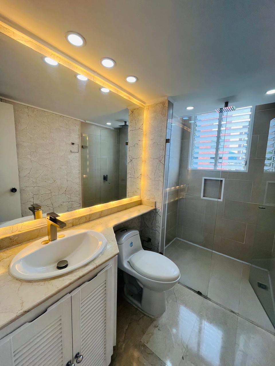 Apartamento para arriendo en El Poblado Loma de Los Parra
