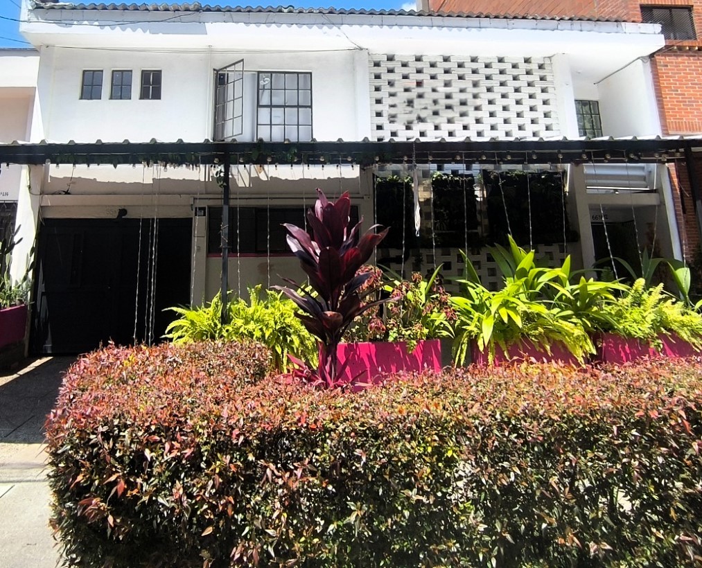 Casa lote en Laureles