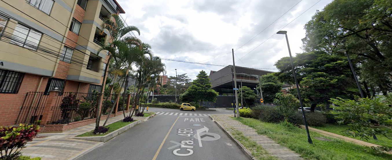 VENDO AMPLIO Y COMODO APARTAMENTO EN PORTAL, ENVIGADO