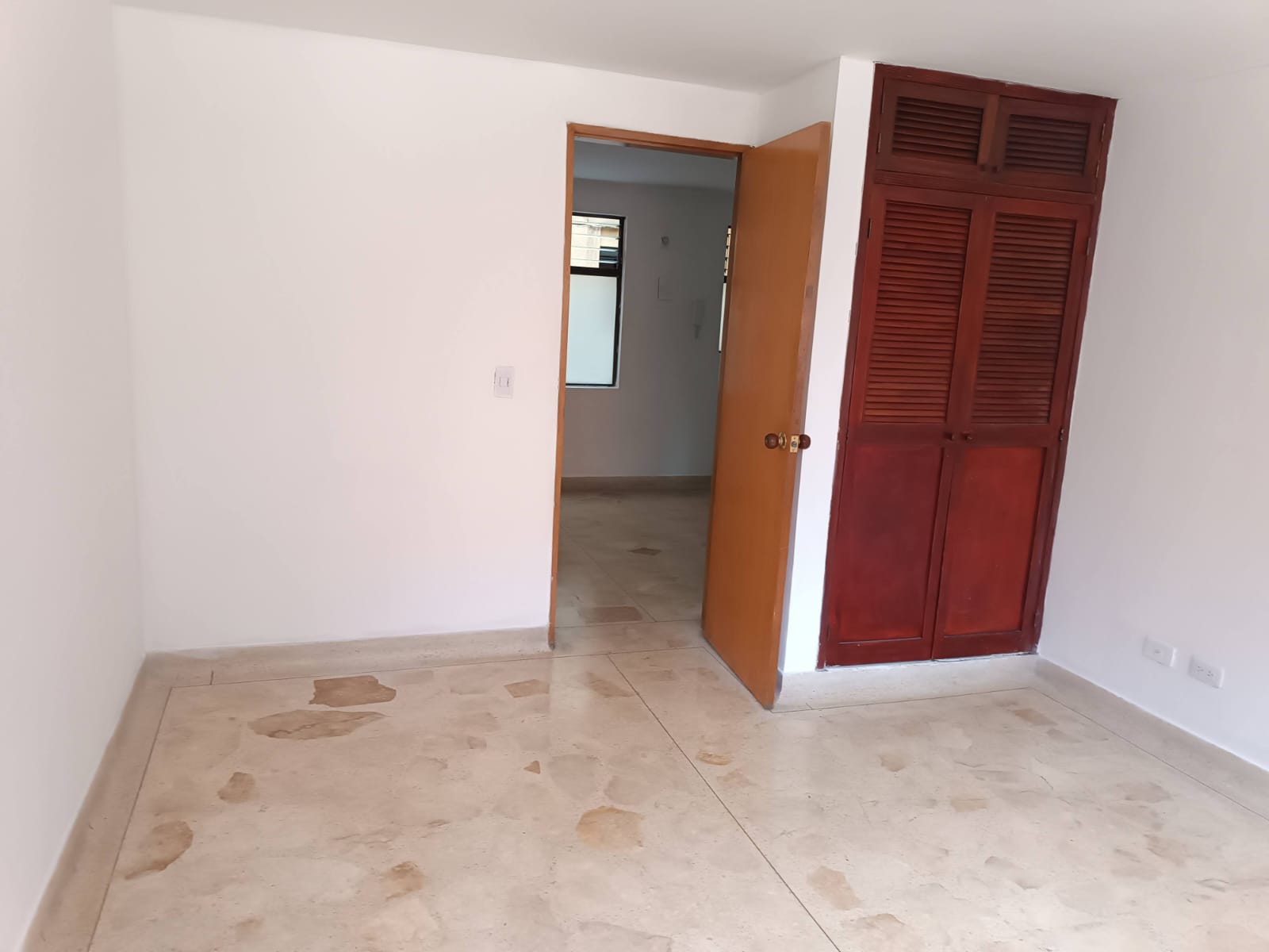 Aparta Estudio para Venta  en el Barrio Simón Bolívar de Medellín.