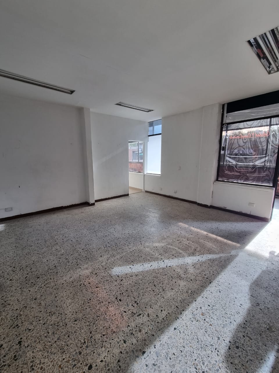Arriendo de Oficina o Local Comercial  en la Terminal del Norte